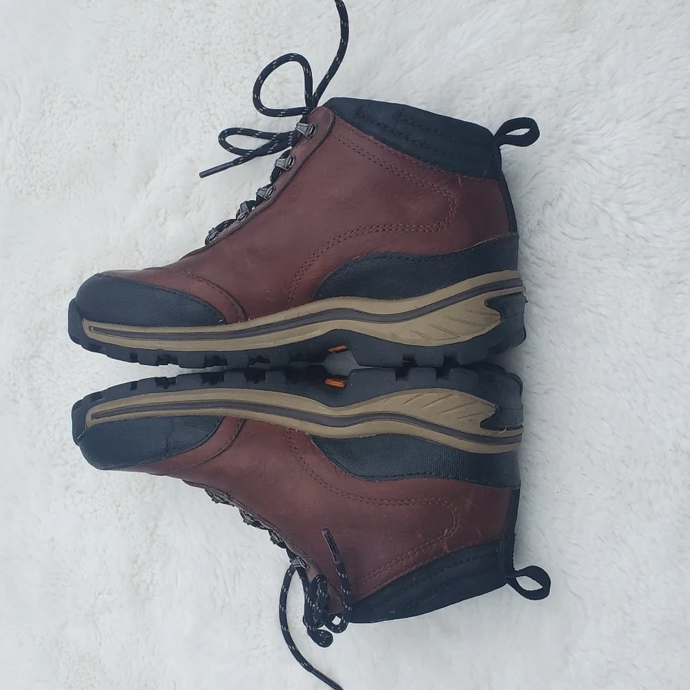Boys Timberlane Shoes Size 2